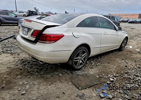 2014 Mercedes-Benz E 350 4Matic z USA, uszkodzony, nr VIN WDDKJ8JB5EF234875